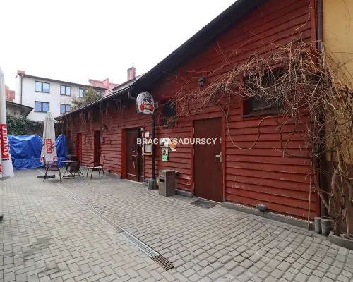 Dochodowa kamienica na Rynku w Miechowie - lokale handlowo-usługowe, wysoka stopa zwrotu     Na sprzedaż oferujemy  nieruchom