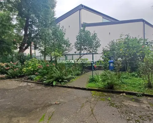 Lokal użytkowy o pow. 45 m 2  blisko centrum i krakowskich uczelni      Oferujemy na sprzedaż lokal użytkowy o powierzchni 45