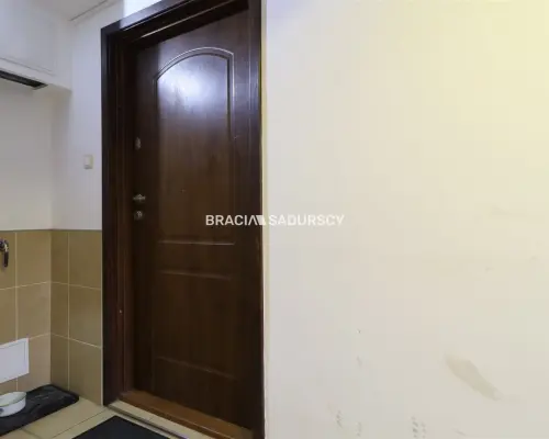 Lokal użytkowy o pow. 45 m 2  blisko centrum i krakowskich uczelni      Oferujemy na sprzedaż lokal użytkowy o powierzchni 45