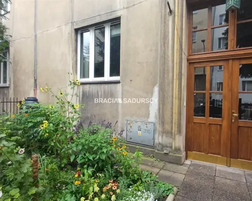 Lokal użytkowy o pow. 45 m 2  blisko centrum i krakowskich uczelni      Oferujemy na sprzedaż lokal użytkowy o powierzchni 45