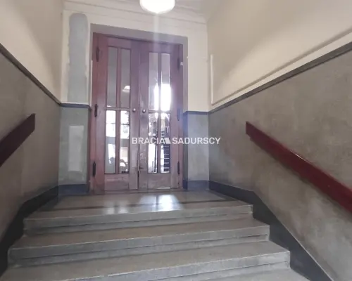 Lokal użytkowy o pow. 45 m 2  blisko centrum i krakowskich uczelni      Oferujemy na sprzedaż lokal użytkowy o powierzchni 45