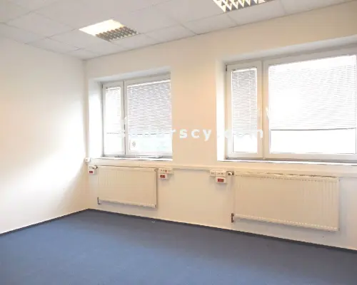 Niezależny obiekt biurowy    825m 2     na dużej działce 4600m2 na Ursynowie w Pyrach, z możliwością realizacji większych inwes