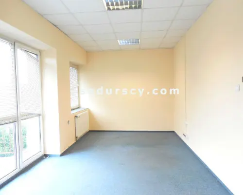 Niezależny obiekt biurowy    825m 2     na dużej działce 4600m2 na Ursynowie w Pyrach, z możliwością realizacji większych inwes