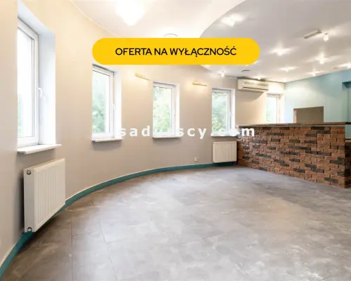 Piękny lokal użytkowy   106m 2  z małym ogródkiem,   na parterze   w Piasecznie / Nowej Iwicznej, z trzema własnymi miej
