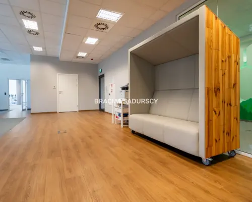 powierzchnia biurowa w nowoczesnym biurowcu