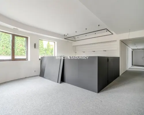 lokal handlowo-usługowy lub biurowy 100m2 Olsza