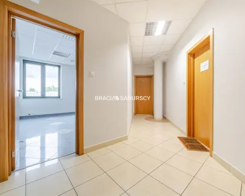 LOKAL OK 15,5 M2 BIUROWY PRĄDNIK BIAŁY -BIUROWIEC