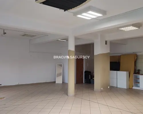 Lokal do wynajęcia w Centrum miejscowości Radziszów.   Mam przyjemność zaoferować Państwu lokal do wynajęcia  o powierz