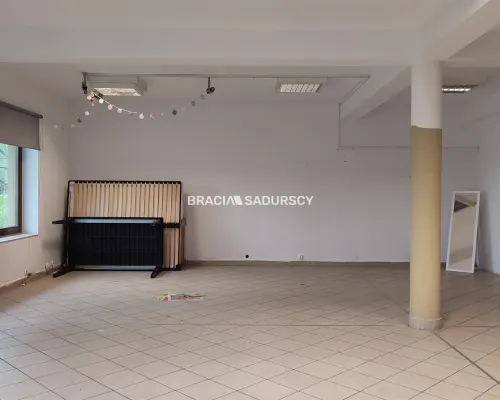 Lokal do wynajęcia w Centrum miejscowości Radziszów.   Mam przyjemność zaoferować Państwu lokal do wynajęcia  o powierz