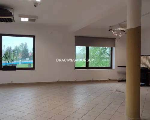 Lokal do wynajęcia w Centrum miejscowości Radziszów.   Mam przyjemność zaoferować Państwu lokal do wynajęcia  o powierz