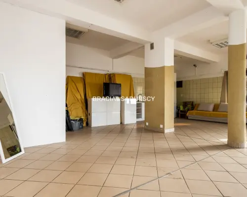 Lokal do wynajęcia w Centrum miejscowości Radziszów.   Mam przyjemność zaoferować Państwu lokal do wynajęcia  o powierz