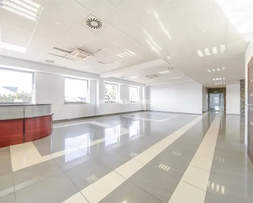 Open space/całe piętro w nowoczesnym biurowcu 1-P