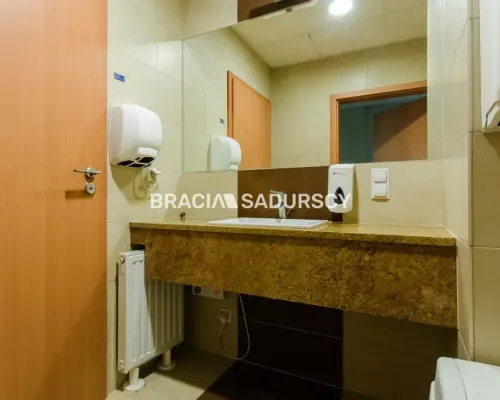 Oferta najmu powierzchni biurowej    Oferujemy lokal użytkowy biurowy  o pow 520 m2 zlokalizowany przy Opolskiej w Krakowie