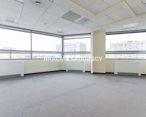 Oferta najmu powierzchni biurowej    Oferujemy lokal użytkowy biurowy  o pow 520 m2 zlokalizowany przy Opolskiej w Krakowie