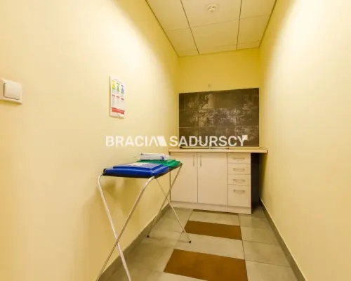 Oferta najmu powierzchni biurowej    Oferujemy lokal użytkowy biurowy  o pow 520 m2 zlokalizowany przy Opolskiej w Krakowie