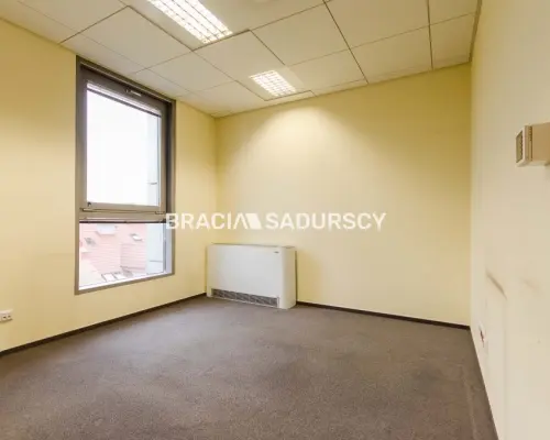 Oferta najmu powierzchni biurowej    Oferujemy lokal użytkowy biurowy  o pow 520 m2 zlokalizowany przy Opolskiej w Krakowie