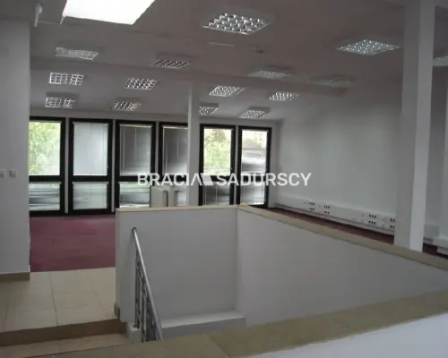 *Zdjęcia należą do właściciela oferty.         Powierzchnie biurowe do wynajęcia w bardzo dobrym, ruchliwym miejscu w Krakowi