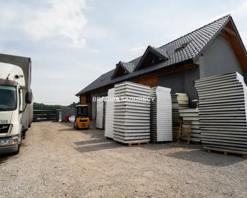 Budynek pod siedzibę firmy obrzeża Krakowa