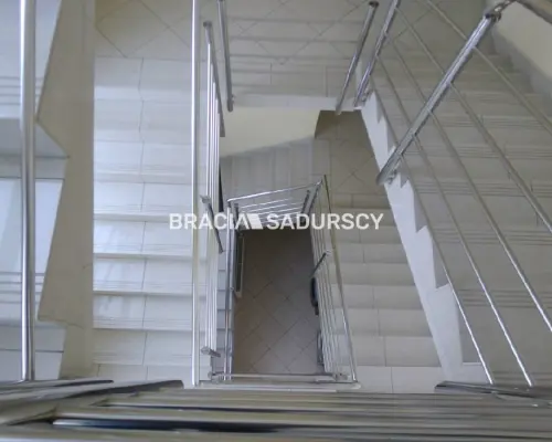 *Zdjęcia należą do właściciela oferty.      Do wynajęcia reprezentacyjny lokal biurowy klasy A o powierzchni 180 m² znaj
