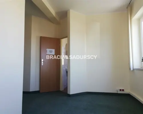 *Zdjęcia należą do właściciela oferty.      Powierzchnie biurowe znajdują się na I piętrze budynku (łączna powierzchnia - o