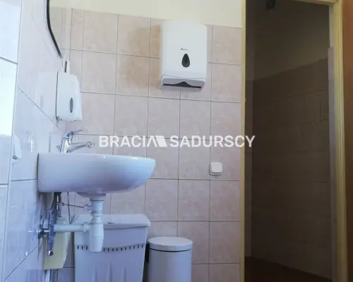 *Zdjęcia należą do właściciela oferty.      Powierzchnie biurowe znajdują się na I piętrze budynku (łączna powierzchnia - o