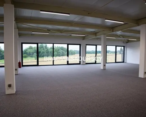 Nowy obiekt handlowy-usługowy-biurowy / Liszki