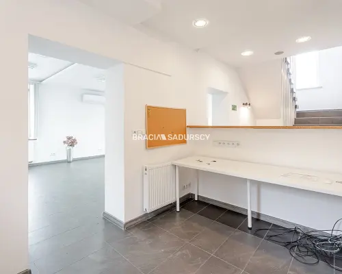 Przestronny lokal usługowy 270 m² – Zakopiańska