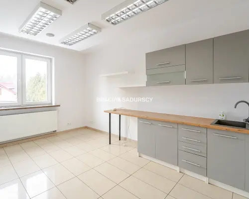 Przestronny lokal usługowy 270 m² – Zakopiańska