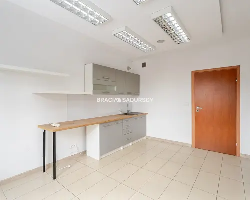 Przestronny lokal usługowy 270 m² – Zakopiańska