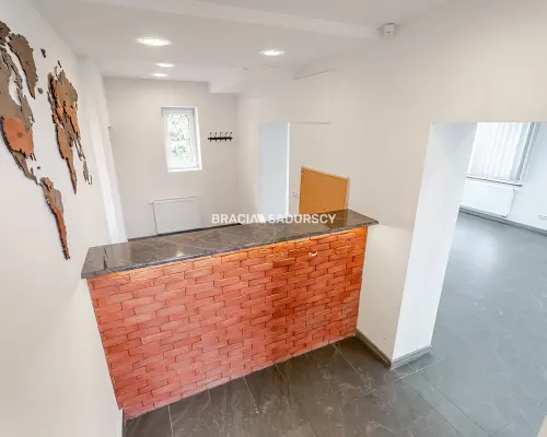 Przestronny lokal usługowy 270 m² – Zakopiańska