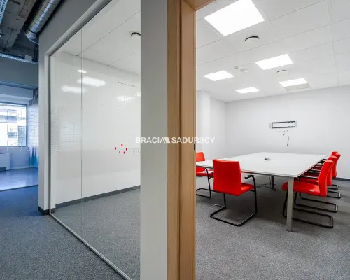 Wykończony lokal biurowy 392 m² do wynajęcia