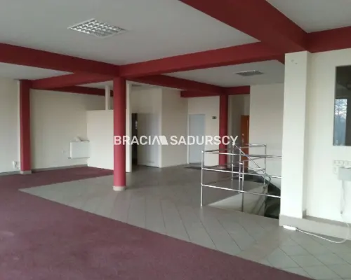 *Zdjęcia należą do właściciela oferty.   Polecamy do wynajęcia lokal o powierzchni 265 m2, usytuowany na I piętrze budynku pr