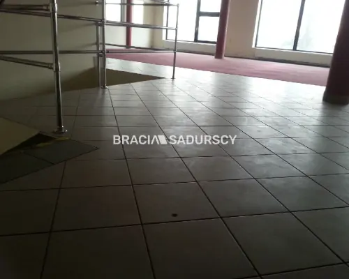 *Zdjęcia należą do właściciela oferty.   Polecamy do wynajęcia lokal o powierzchni 265 m2, usytuowany na I piętrze budynku pr