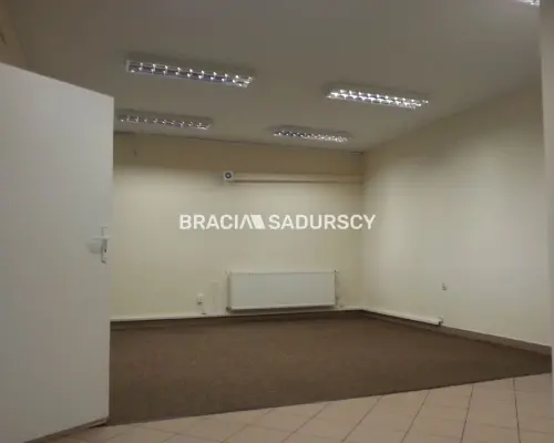 *Zdjęcia należą do właściciela oferty.   Polecamy do wynajęcia lokal o powierzchni 265 m2, usytuowany na I piętrze budynku pr