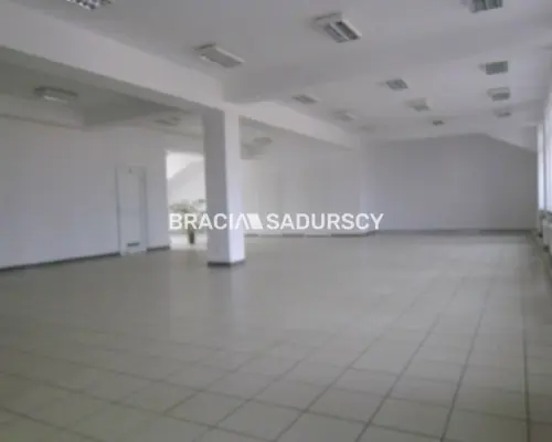 *Zdjęcia należą do właściciela oferty.    Polecamy do wynajęcia atrakcyjne piętro leżące na II piętrze biurowca o powierzchni