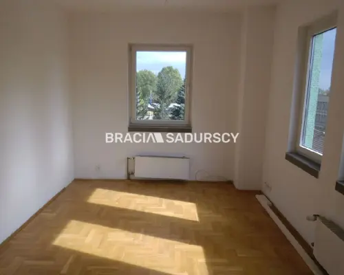 *Zdjęcia należą do właściciela oferty.    Polecamy do wynajęcia atrakcyjne piętro leżące na II piętrze biurowca o powierzchni