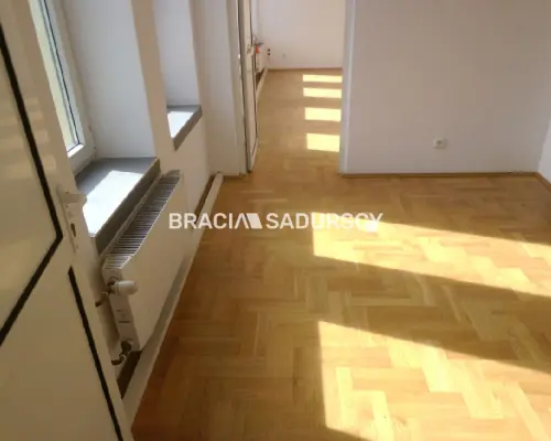 *Zdjęcia należą do właściciela oferty.    Polecamy do wynajęcia atrakcyjne piętro leżące na II piętrze biurowca o powierzchni