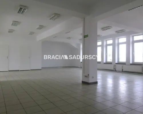 *Zdjęcia należą do właściciela oferty.    Polecamy do wynajęcia atrakcyjne piętro leżące na II piętrze biurowca o powierzchni