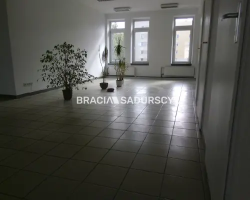 *Zdjęcia należą do właściciela oferty.    Polecamy do wynajęcia atrakcyjne piętro leżące na II piętrze biurowca o powierzchni