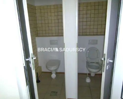 *Zdjęcia należą do właściciela oferty.    Polecamy do wynajęcia atrakcyjne piętro leżące na II piętrze biurowca o powierzchni