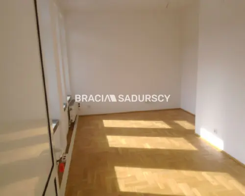 *Zdjęcia należą do właściciela oferty.    Polecamy do wynajęcia atrakcyjne piętro leżące na II piętrze biurowca o powierzchni