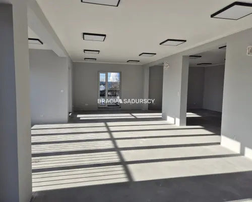 Wolnostojący obiekt biurowy- 300m2!!!