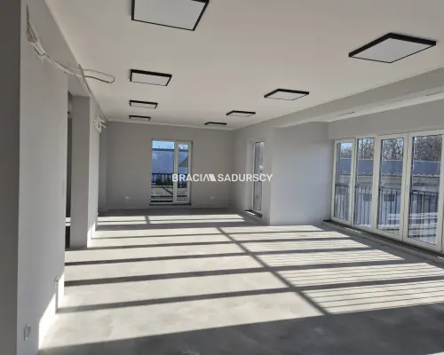 Wolnostojący obiekt biurowy- 300m2!!!