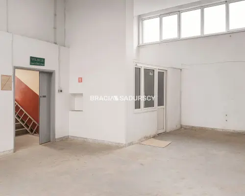 Hala mag. - prod. pow. 860 m2 w centrum Proszowic!