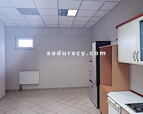 Budynek usługowo-biurowy 850m2 z własnym parkingiem w Górze Kalwarii.     Duża powierzchnia biurowa z ewentualną powierzchnią