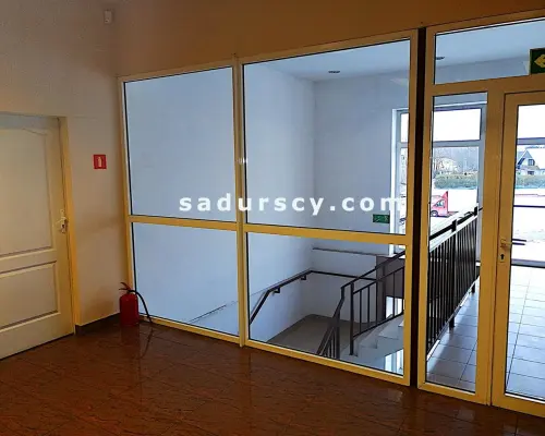 Budynek usługowo-biurowy 850m2 z własnym parkingiem w Górze Kalwarii.     Duża powierzchnia biurowa z ewentualną powierzchnią