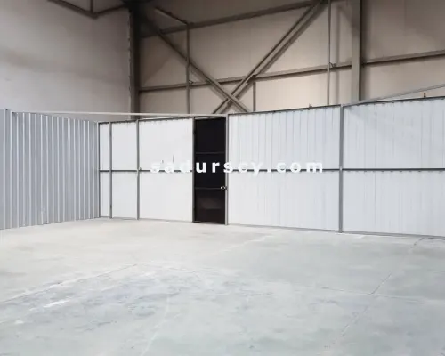 Hala magazynowa 275m 2  bez filarów w Piasecznie, z wjazdem z poziomu 0.    Hala murowana, ogrzewana, ocieplona wełną mineral