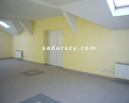 Lokal biurowo-usługowy     80 m 2      w centrum Piaseczna na III piętrze w budynku usługowo-biurowym w ciągu handlowo-usługowy
