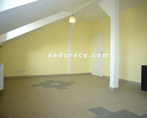 Lokal biurowo-usługowy     80 m 2      w centrum Piaseczna na III piętrze w budynku usługowo-biurowym w ciągu handlowo-usługowy