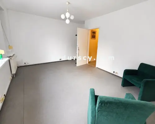 Lokal biurowy 40m 2  na zamkniętym osiedlu   w Piasecznie,   na parterze. Spokojna ulica  w pobliżu centrum,  teren ogrodzony,